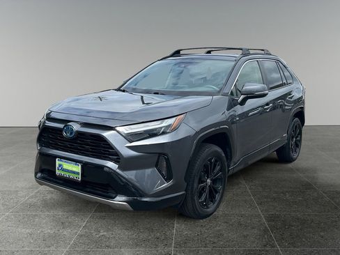 Used 2022 Toyota RAV4 SE w/ Convenience Package AWD/4WD image 4