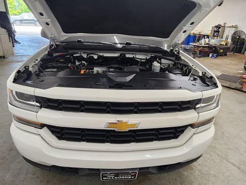 Used 2018 Chevrolet Silverado 1500 Custom w/ Custom Value Package AWD/4WD image 33