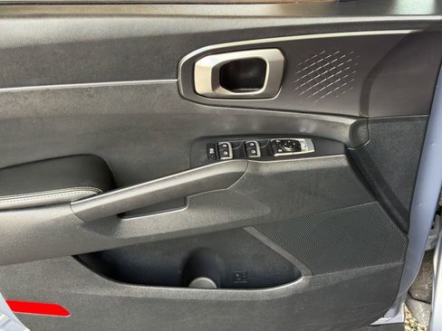 Used 2024 Kia Sorento S w/ Panoramic Sunroof Package FWD image 3