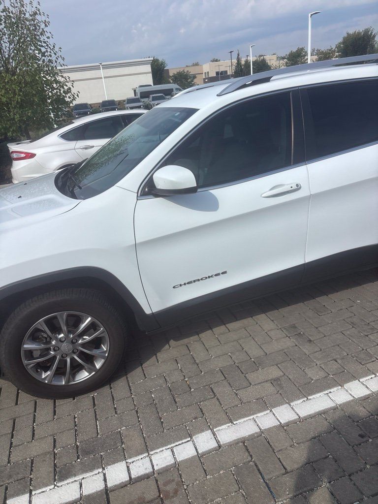 Used 2020 Jeep Cherokee Latitude Lux w/ Comfort/Convenience Group FWD image 4