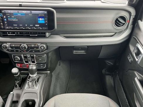 Used 2024 Jeep Wrangler Rubicon image 18