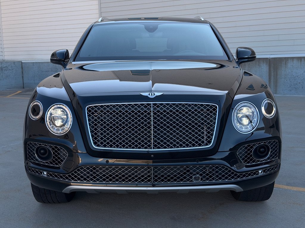 Used 2018 Bentley Bentayga AWD/4WD image 2