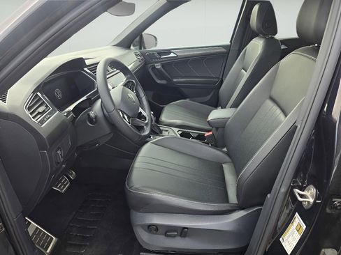 Used 2022 Volkswagen Tiguan SE R-Line image 9