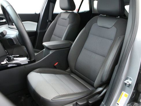 Used 2024 Chevrolet Trax LT w/ Driver Confidence Package FWD image 24