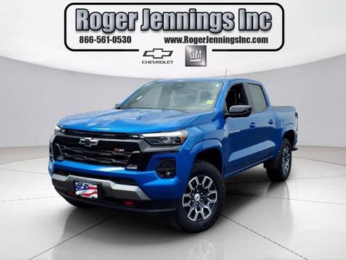 Used 2023 Chevrolet Colorado Z71 w/ Z71 Convenience Package 2 AWD/4WD image 1