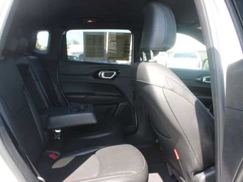 Used 2025 Jeep Compass Trailhawk AWD/4WD image 30