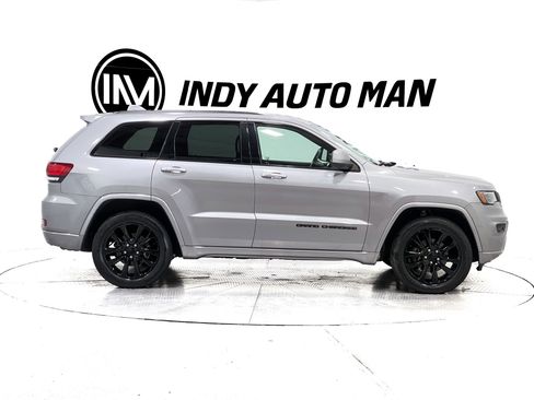 Used 2020 Jeep Grand Cherokee Altitude image 3