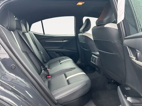 Used 2025 Toyota Camry SE image 11