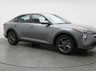 Used 2025 Kia K4 LXS video 1