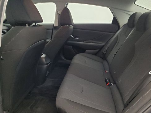 Used 2025 Hyundai Elantra SE FWD image 18