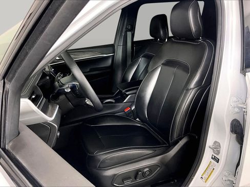 Used 2024 Jeep Grand Cherokee L Limited w/ Black Appearance Package AWD/4WD image 8