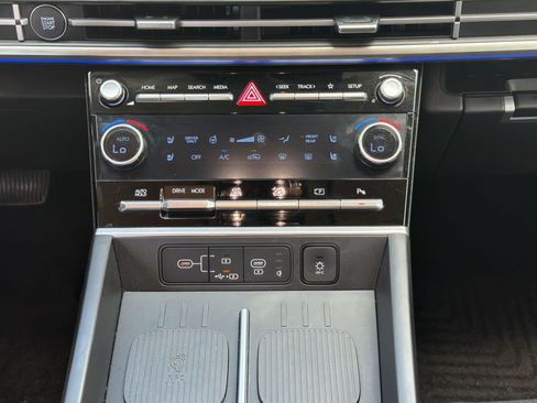 Certified 2025 Hyundai Santa Fe Limited AWD/4WD image 22