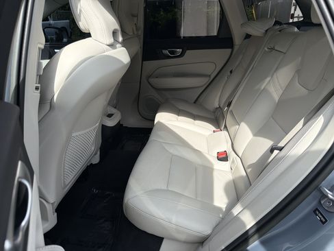 Used 2023 Volvo XC60 B5 Core w/ Climate Package FWD image 32