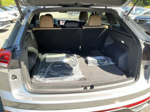 New 2026 Volkswagen Atlas Cross Sport SE image 14