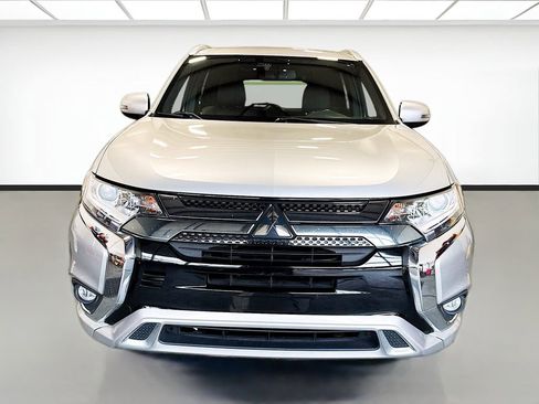 Used 2022 Mitsubishi Outlander LE image 2