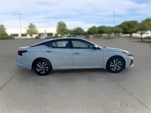 New 2025 Nissan Altima 2.5 S image 8