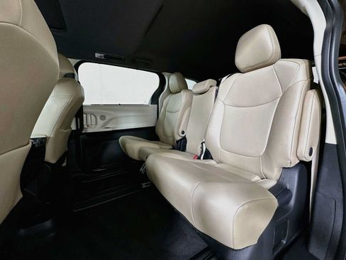 Used 2023 Toyota Sienna XLE FWD image 22