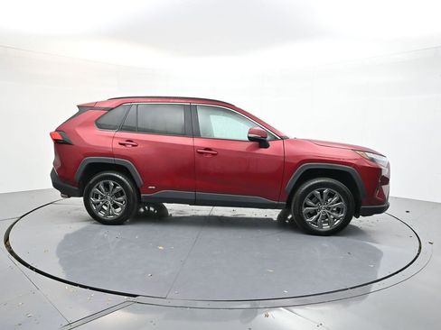 Used 2023 Toyota RAV4 XLE Premium image 8