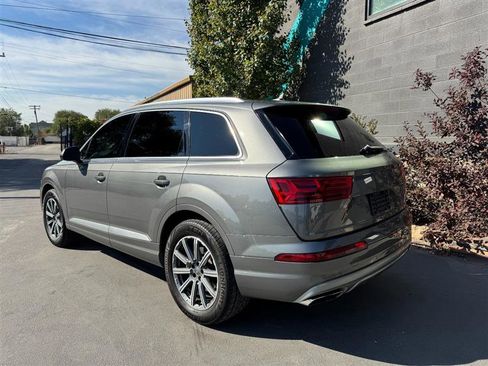 Used 2017 Audi Q7 3.0T Premium Plus image 3