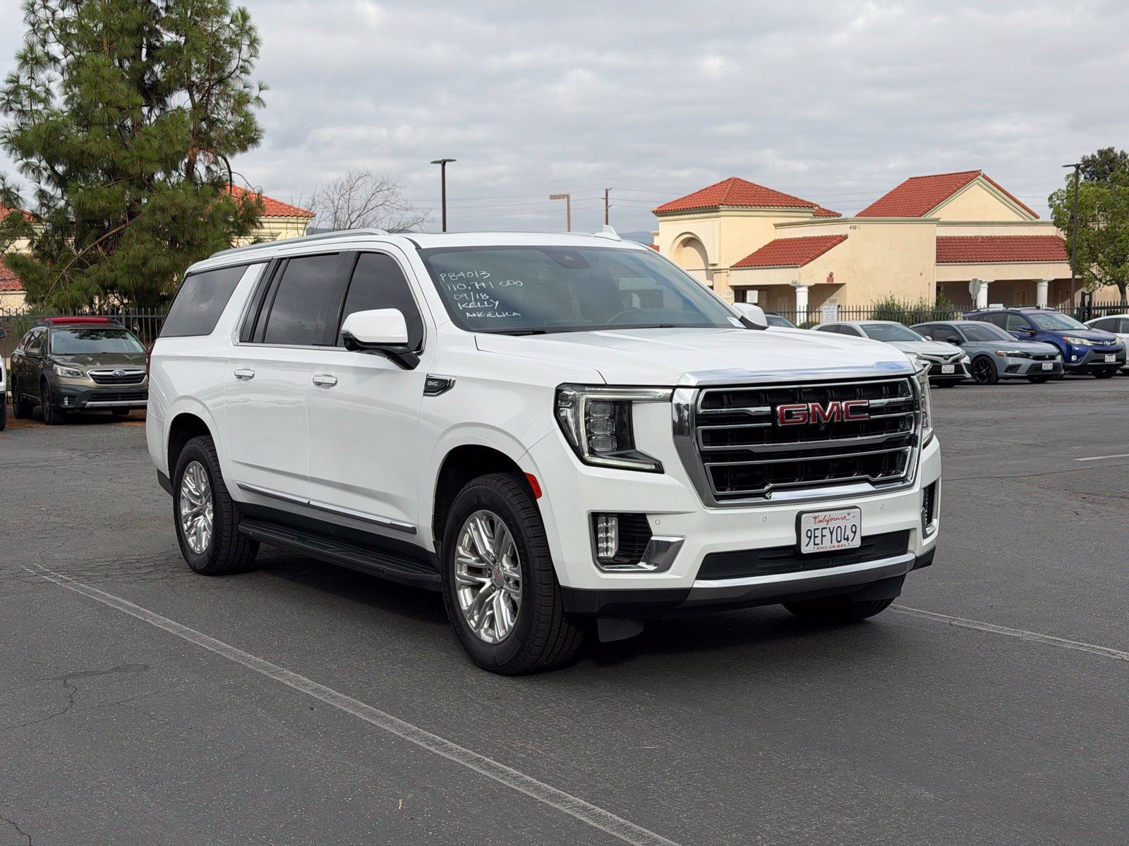 Used 2023 GMC Yukon XL SLT w/ SLT Premium Package RWD image 2
