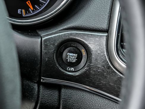 Used 2018 Jeep Grand Cherokee Limited AWD/4WD image 21