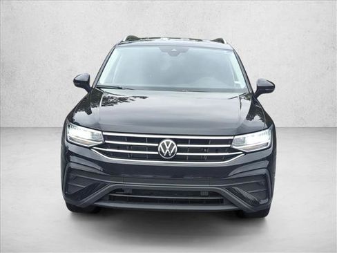 Used 2024 Volkswagen Tiguan SE image 2