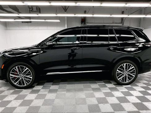 Used 2023 Cadillac XT6 Sport w/ Technology Package AWD/4WD image 14