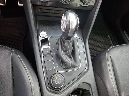 Used 2021 Volkswagen Tiguan SE R-Line image 16