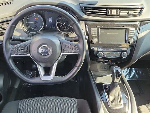 Used 2022 Nissan Rogue Sport SV image 4