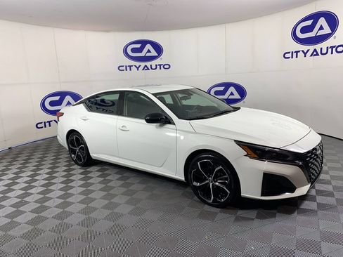 Used 2025 Nissan Altima 2.5 SR FWD image 1