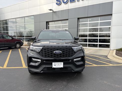 Used 2022 Ford Explorer ST-Line w/ Class IV Trailer Tow Package image 2