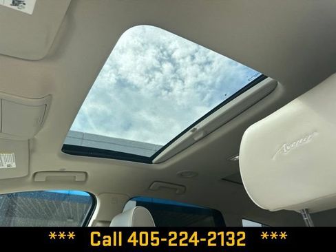 Used 2023 Buick Enclave Avenir AWD/4WD image 22