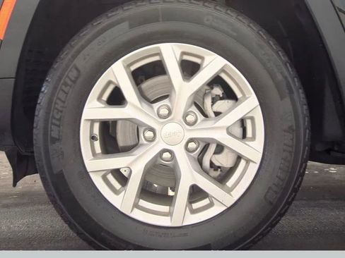 Used 2023 Jeep Grand Cherokee Limited AWD/4WD image 7