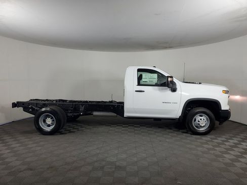 New 2026 Chevrolet Silverado 3500 W/T image 2