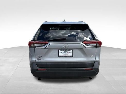 Used 2020 Toyota RAV4 LE FWD image 10