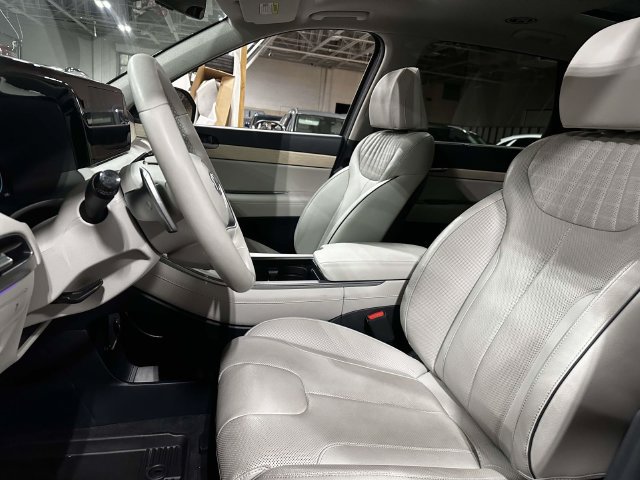 Used 2024 Hyundai Palisade Limited AWD/4WD image 18