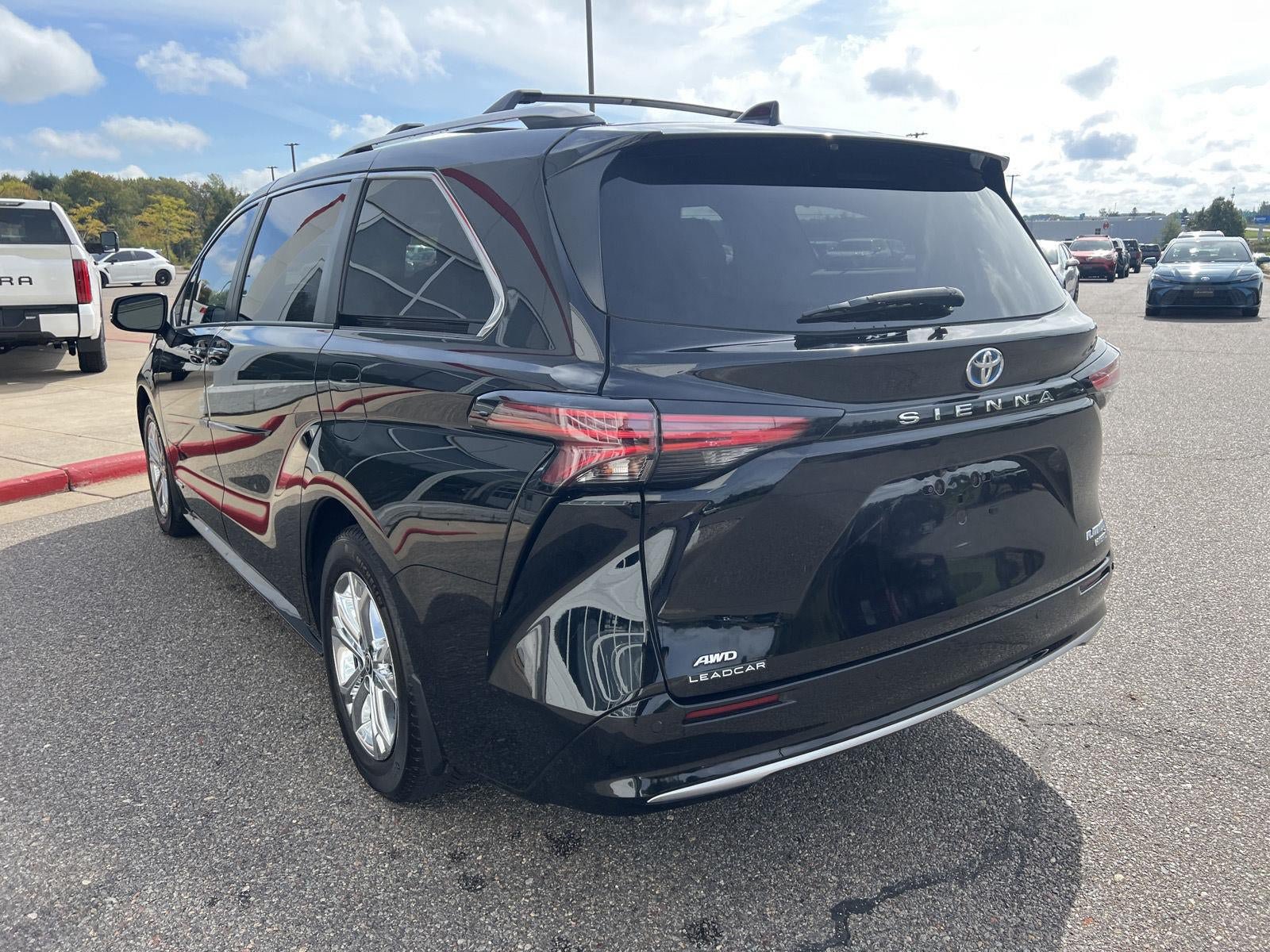 Used 2021 Toyota Sienna Platinum w/ Protection Package (TMS) AWD/4WD image 10