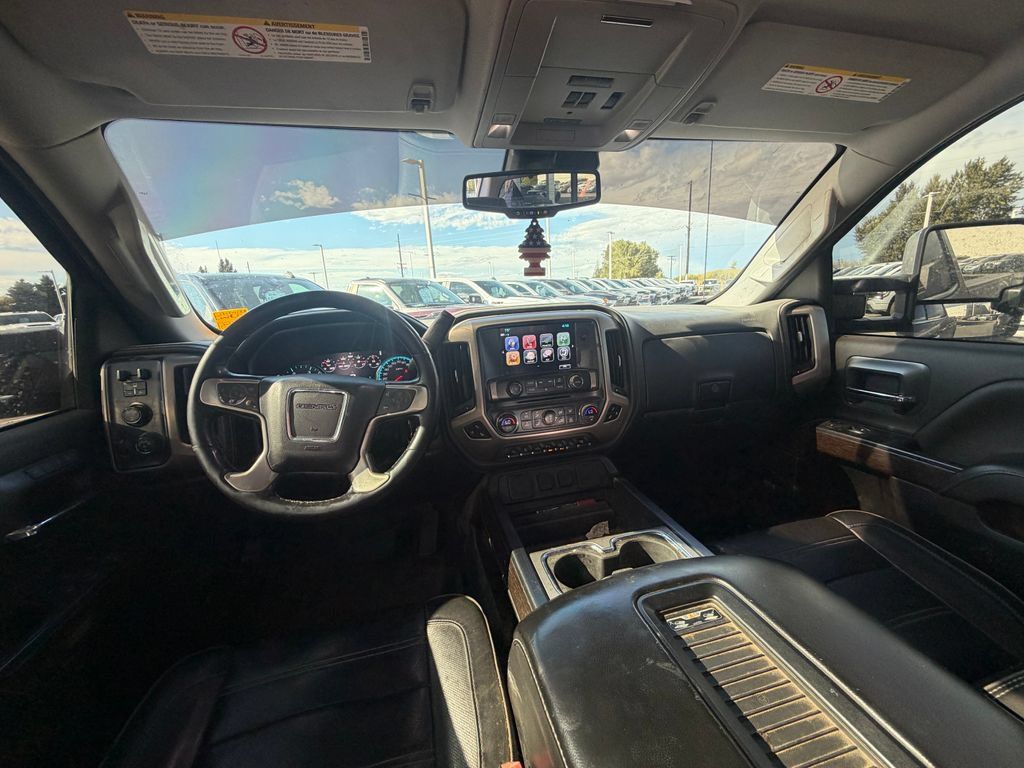 Used 2015 Toyota RAV4 Limited AWD/4WD image 4