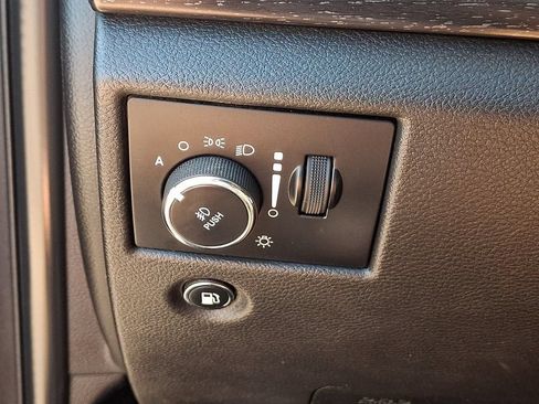 Used 2018 Jeep Grand Cherokee Altitude AWD/4WD image 30