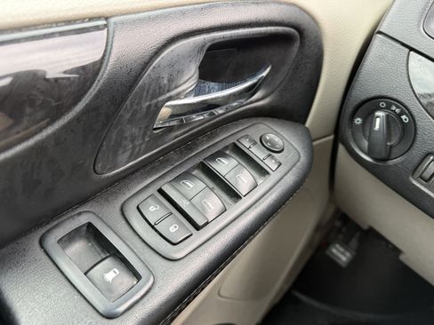 Used 2017 Dodge Grand Caravan SE w/ Power Window Group FWD image 24