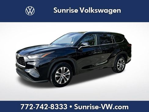 Used 2023 Toyota Highlander L image 1