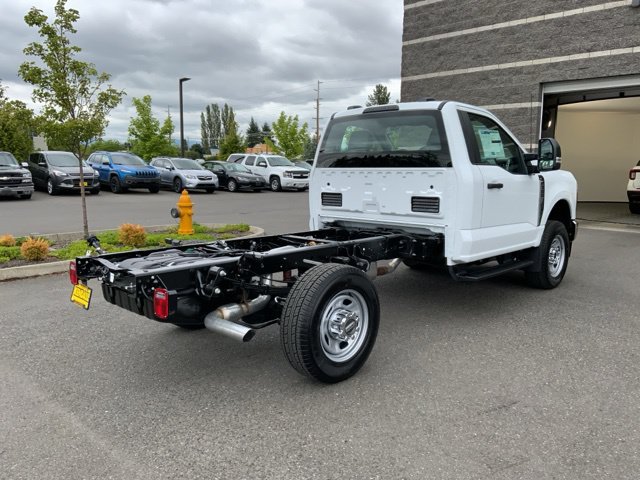 New 2025 Ford F350 XL w/ XL Chrome Package AWD/4WD image 4