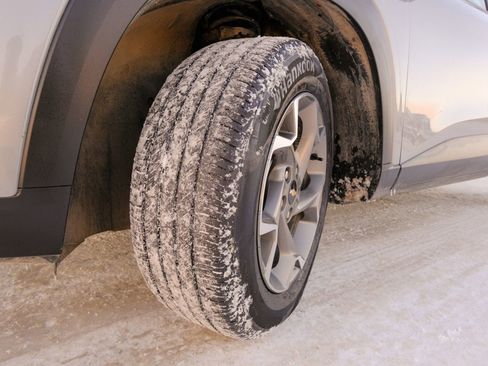 Used 2025 Chevrolet Trax LT image 38