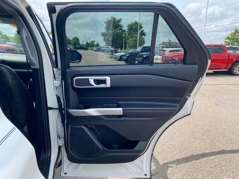 Used 2021 Ford Explorer XLT w/ Equipment Group 202A AWD/4WD image 29