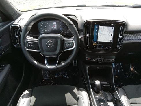 Used 2022 Volvo XC40 T5 R-Design w/ Climate Package AWD/4WD image 14