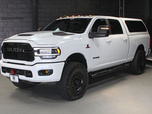 Used 2024 RAM 2500 Laramie w/ Night Edition AWD/4WD image 4