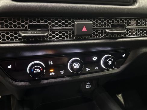 Used 2025 Honda HR-V Sport image 18