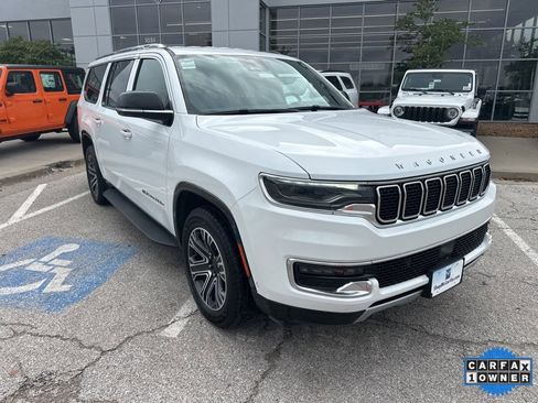 Used 2024 Jeep Wagoneer L Series II w/ Flexible Seating Group image 7