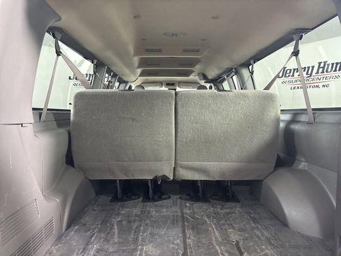 Used 2024 Chevrolet Express 3500 LT w/ LT Preferred Equipment Group RWD image 17
