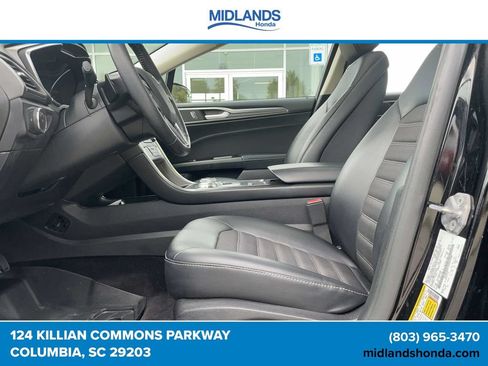 Used 2017 Ford Fusion SE w/ Equipment Group 201A FWD image 13